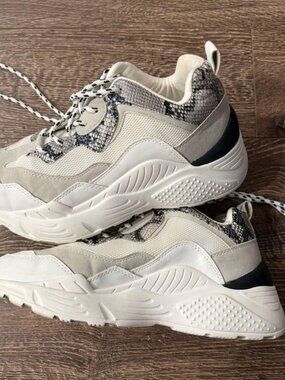 Steve Madden Women's Sneakers Cream & Black Size 9 NWT